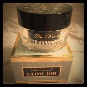 Radiance boosting glitter peel off face mask